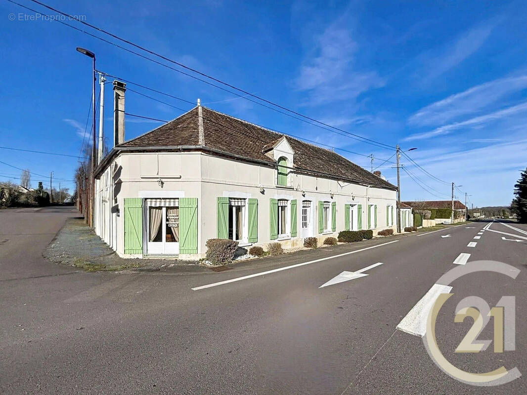 Maison à SUBLIGNY