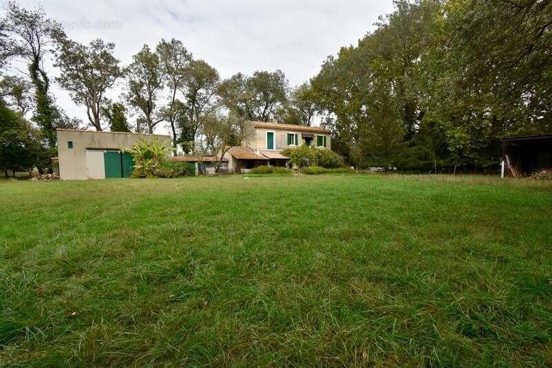 Maison à FONTVIEILLE