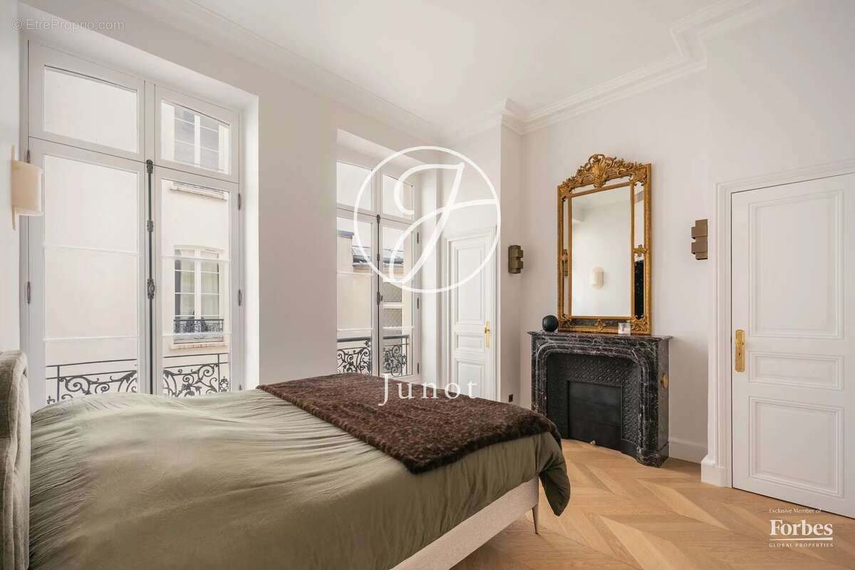 Appartement à PARIS-8E