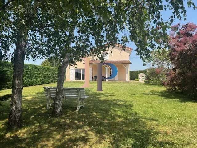 Maison à POUILLY-SOUS-CHARLIEU