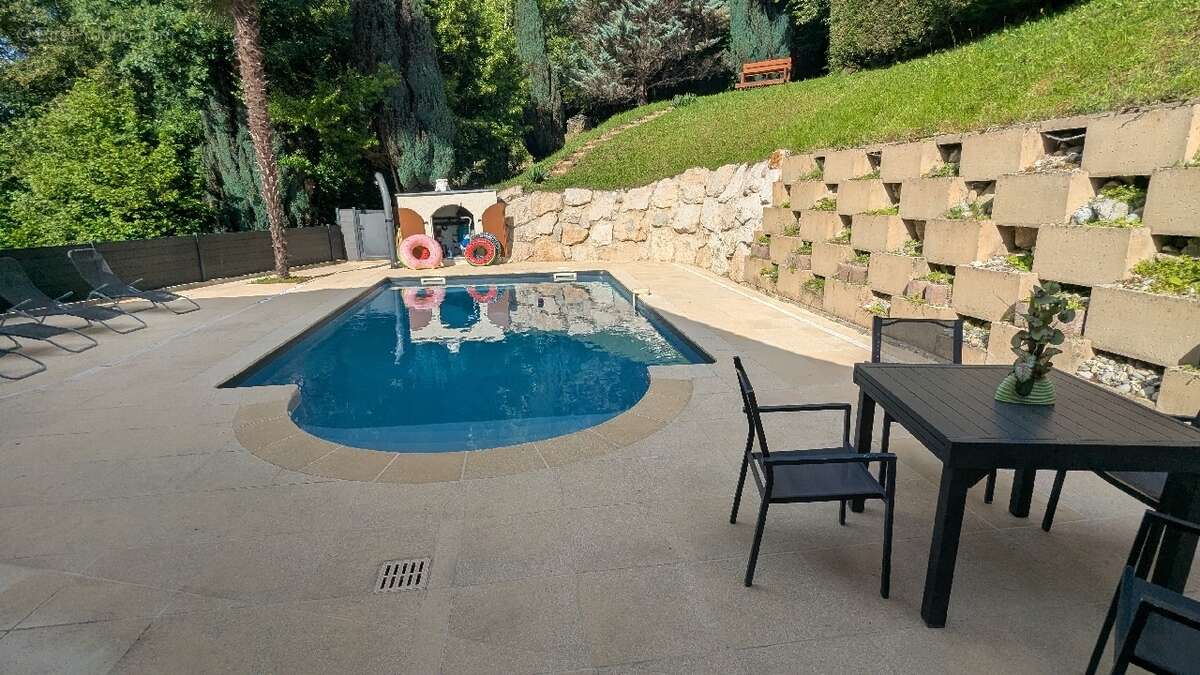 Maison à FROGES