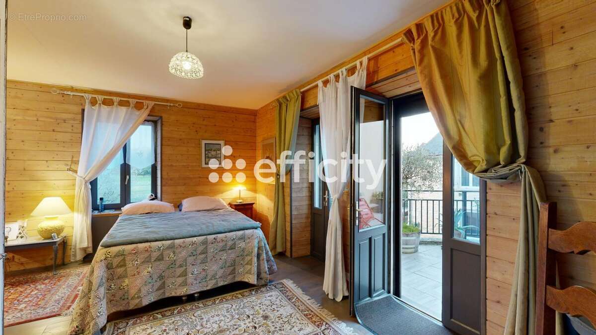 Maison à CONDAT-SUR-VEZERE