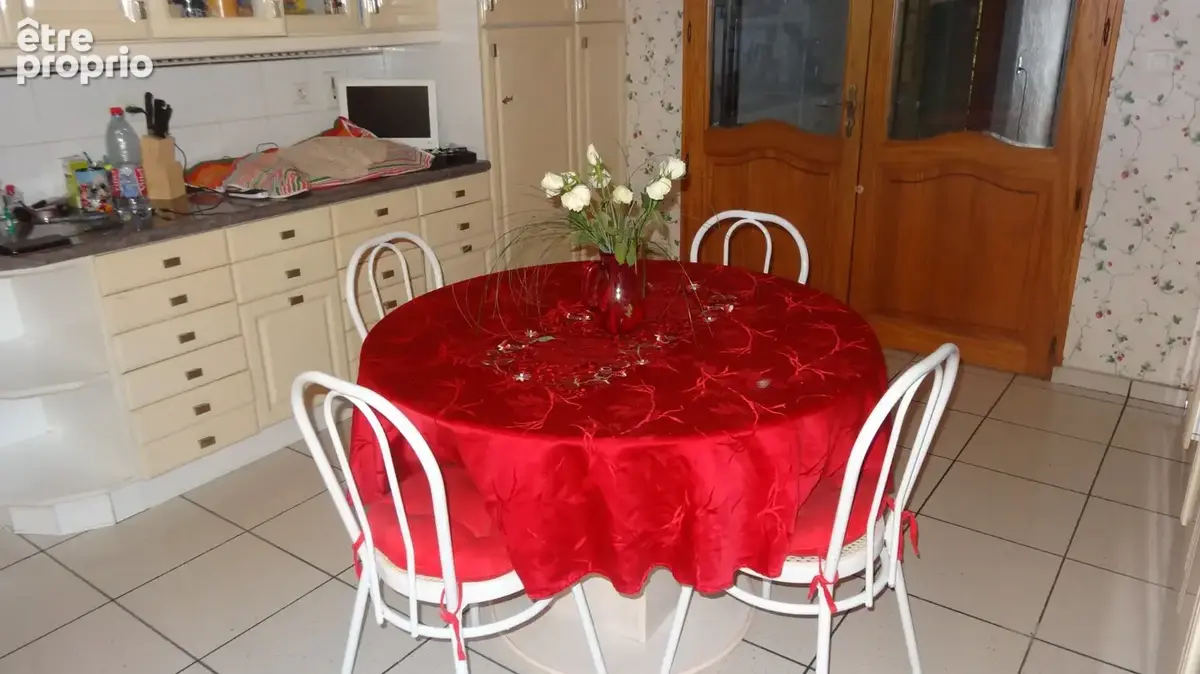 Dpt Vosges (88),  MIRECOURT MAISON de ville P6 avec TERRASSE couverte, cave - photo 7