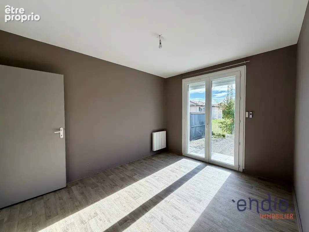 Maison rénovée 103 m2 - Pompignan - Limite Grisolles - Terrain 883 m2 - 3 chambres - Double garage - photo 4
