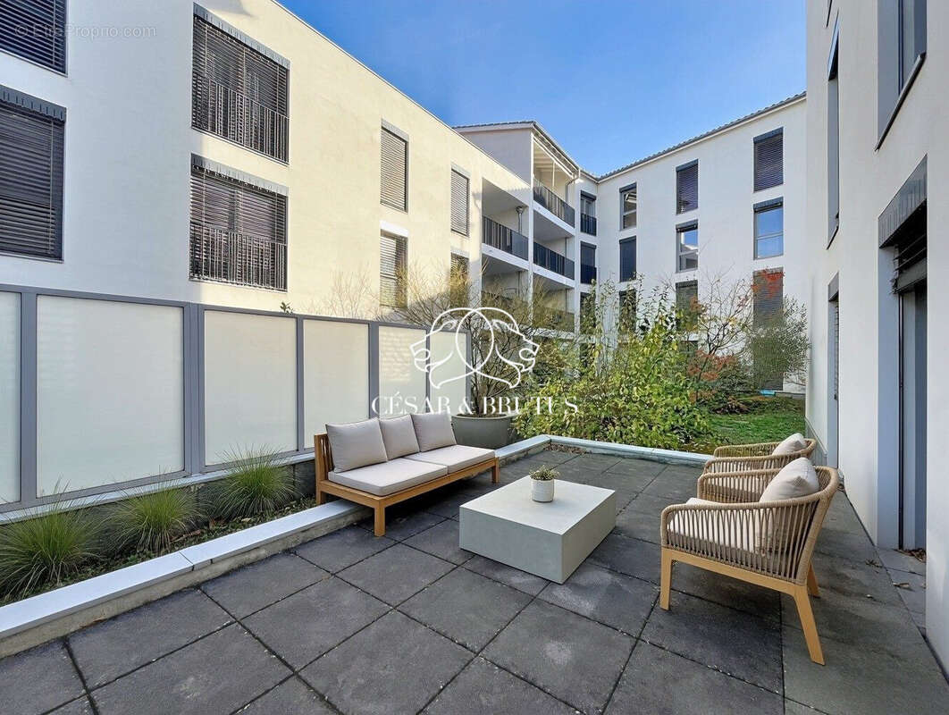 Appartement à NEUVILLE-SUR-SAONE