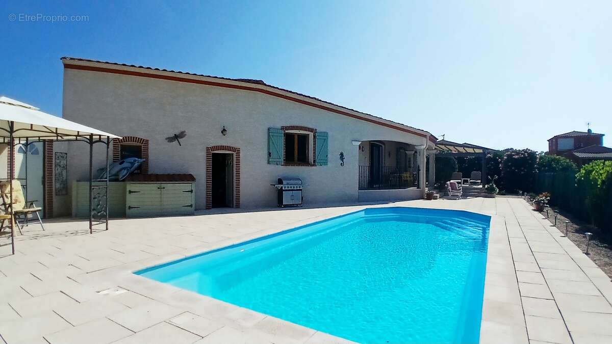 Agréable villa avec piscine chauffée et terrain de pétanque. - photo 8
