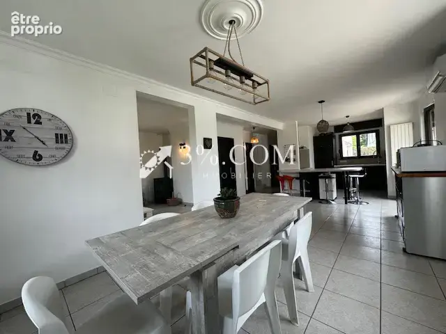 3%COM Belle maison avec 4 chambres- piscine et double garage - photo 5