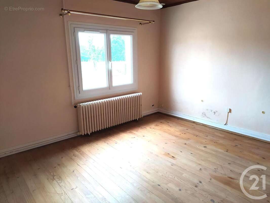 Maison à SAINT-MARTIN-DE-COUX