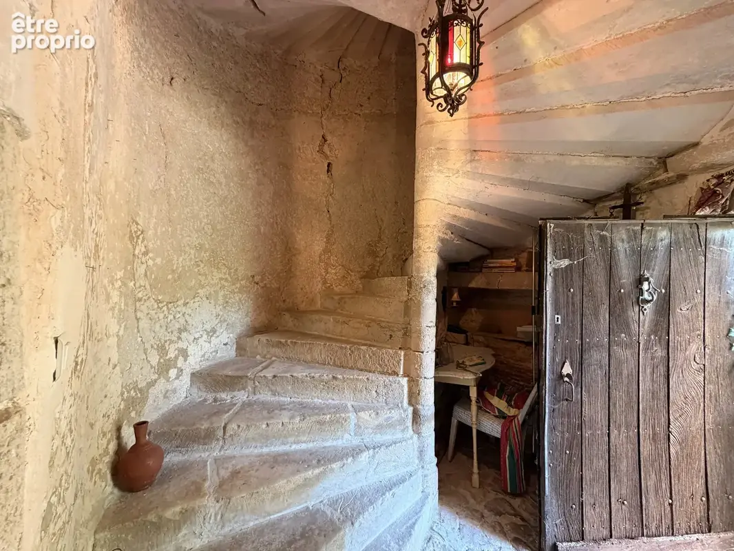 Charmante propriété en pierre avec tour, caractère et potentiel d’aménagement, proche de Champagne-Mouton - photo 8