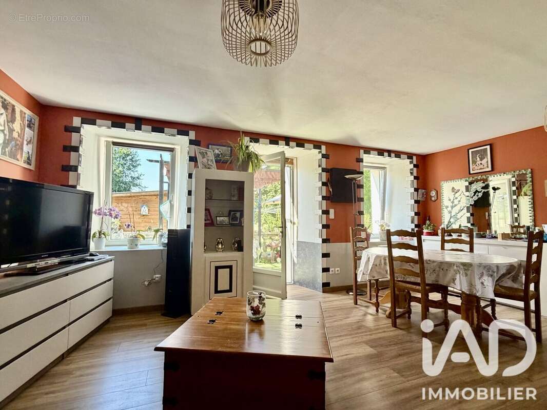Maison 130 m² à Saint-Gilles-Les-Bois  - photo 4
