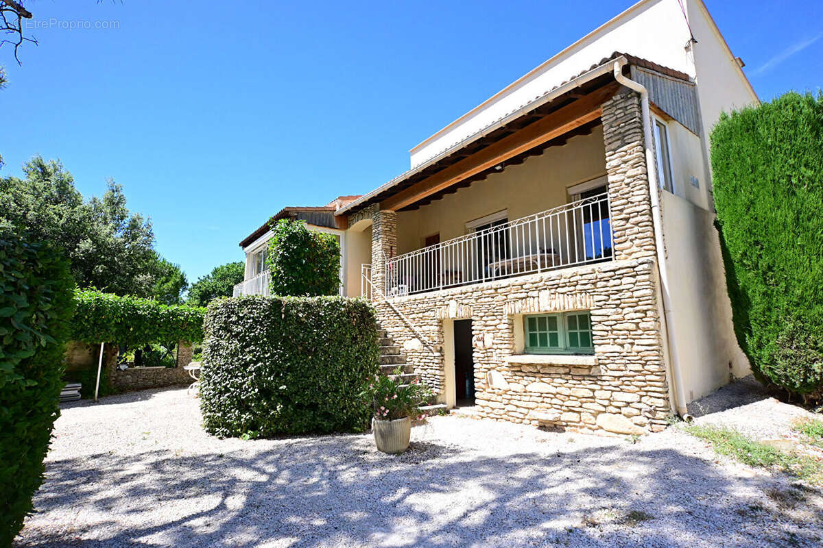 Maison à L'ISLE-SUR-LA-SORGUE