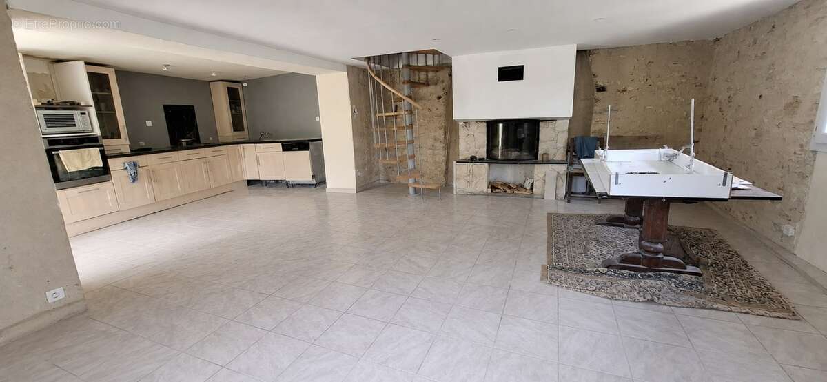 LES FARGES (24) : Maison 80 m2, terrain  de 12 339 m2 - photo 5