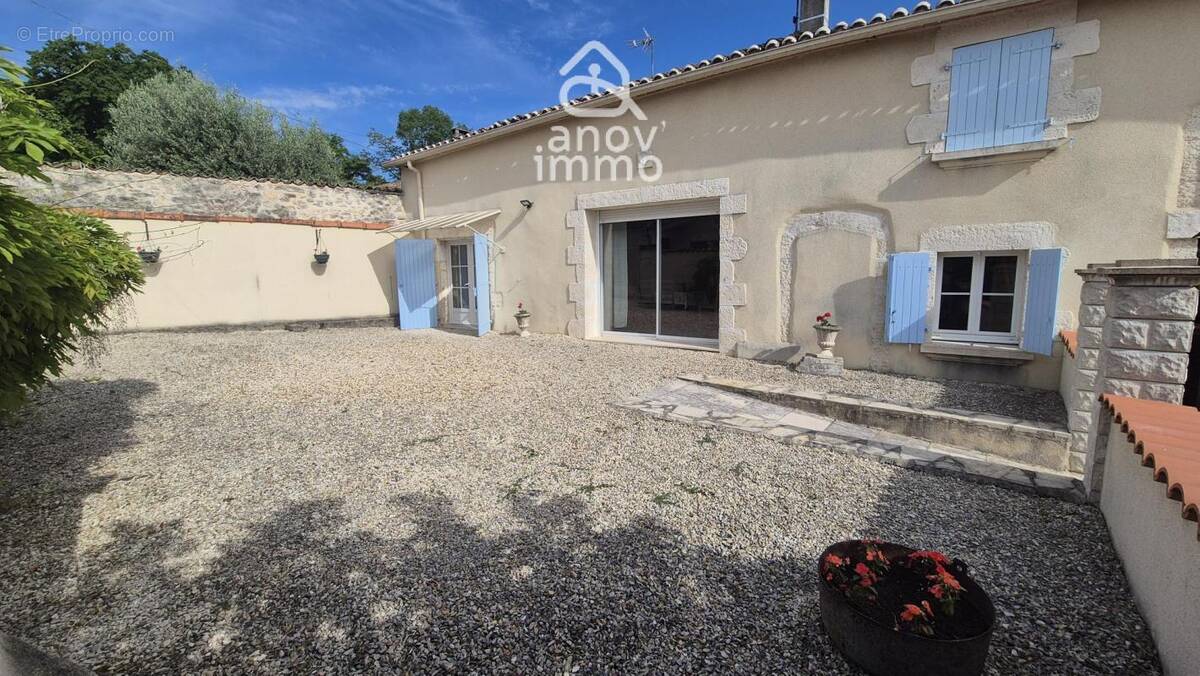 Maison à CHAMPNIERS