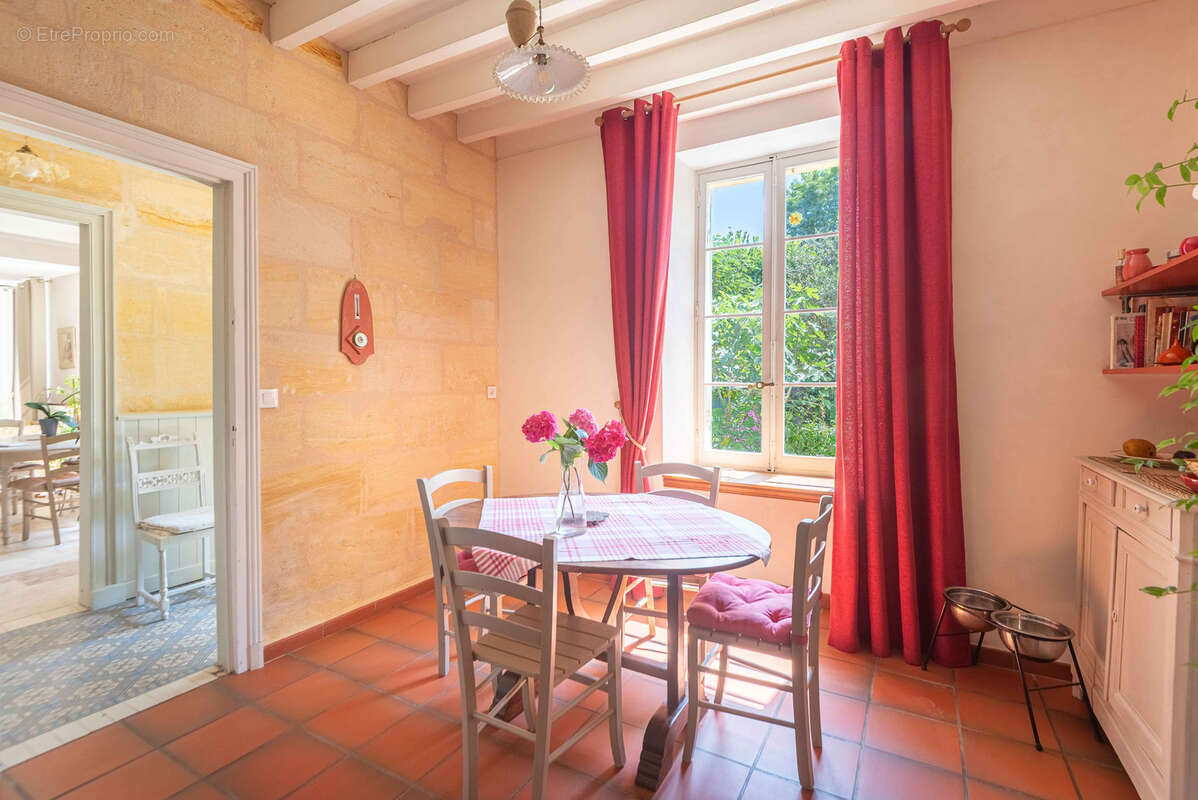 Maison en pierre - 228m2 - 4 chambres - photo 8