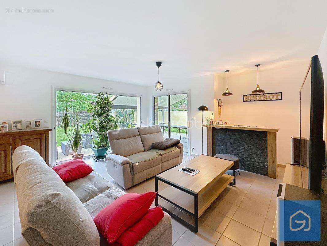 Maison à VILLENEUVE-DE-MARSAN