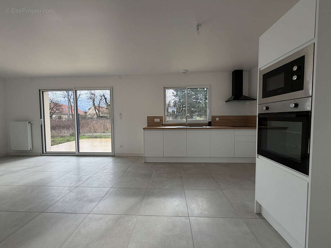 Maison à LA CHAPELLE-SAINT-MESMIN