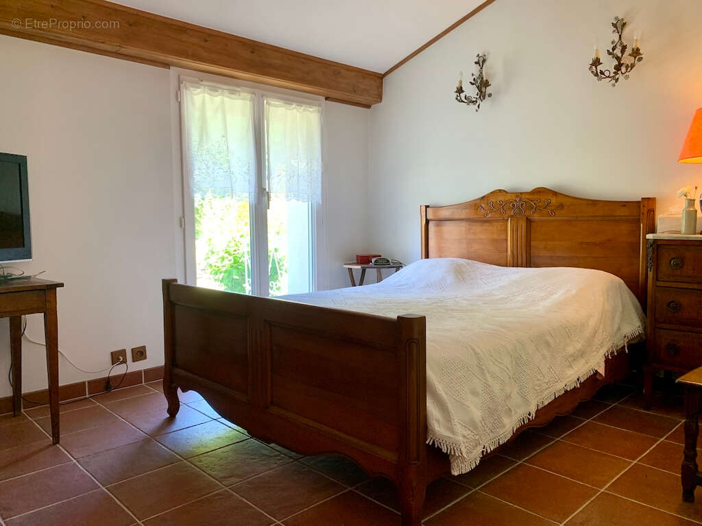 Maison plain-pied avec piscine, dépendance et double garage à proximité directe de Cahors - photo 12