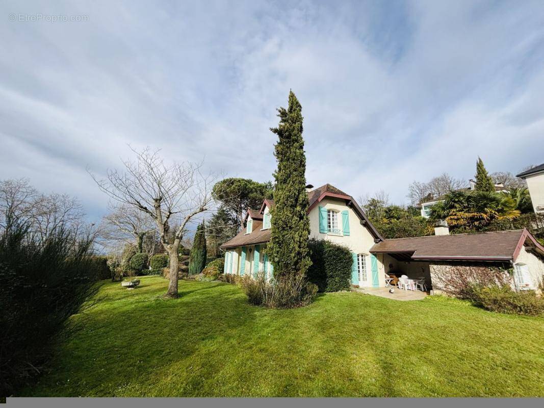 Maison à SERRES-MORLAAS