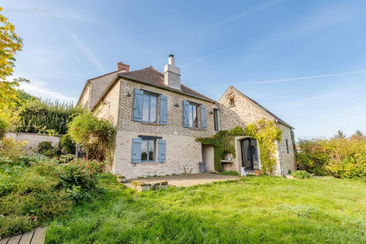 Maison à OINVILLE-SUR-MONTCIENT