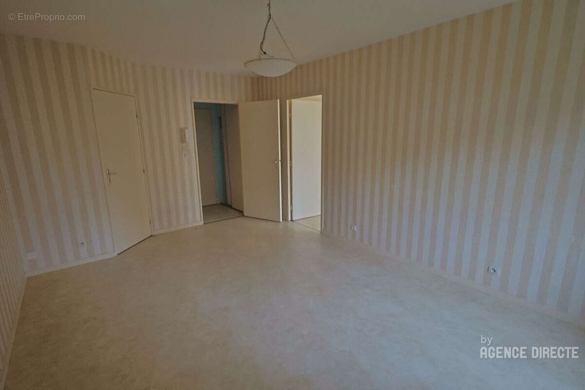 Appartement T2 34 m² - Quai de la Jonelière Nantes, exposé sud, parking en enfilade - photo 9