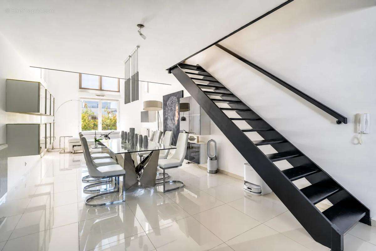 Appartement Duplex de 4 pièces de 82 m² à Stains - photo 3