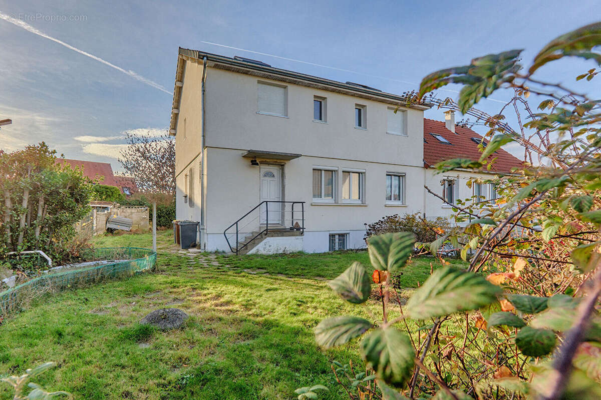 Maison à FONTENAY-LE-FLEURY