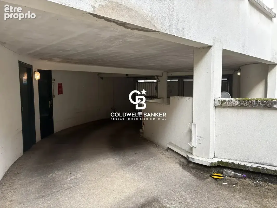Nantes centre ville graslin – place de parking couverte securisee - photo 2