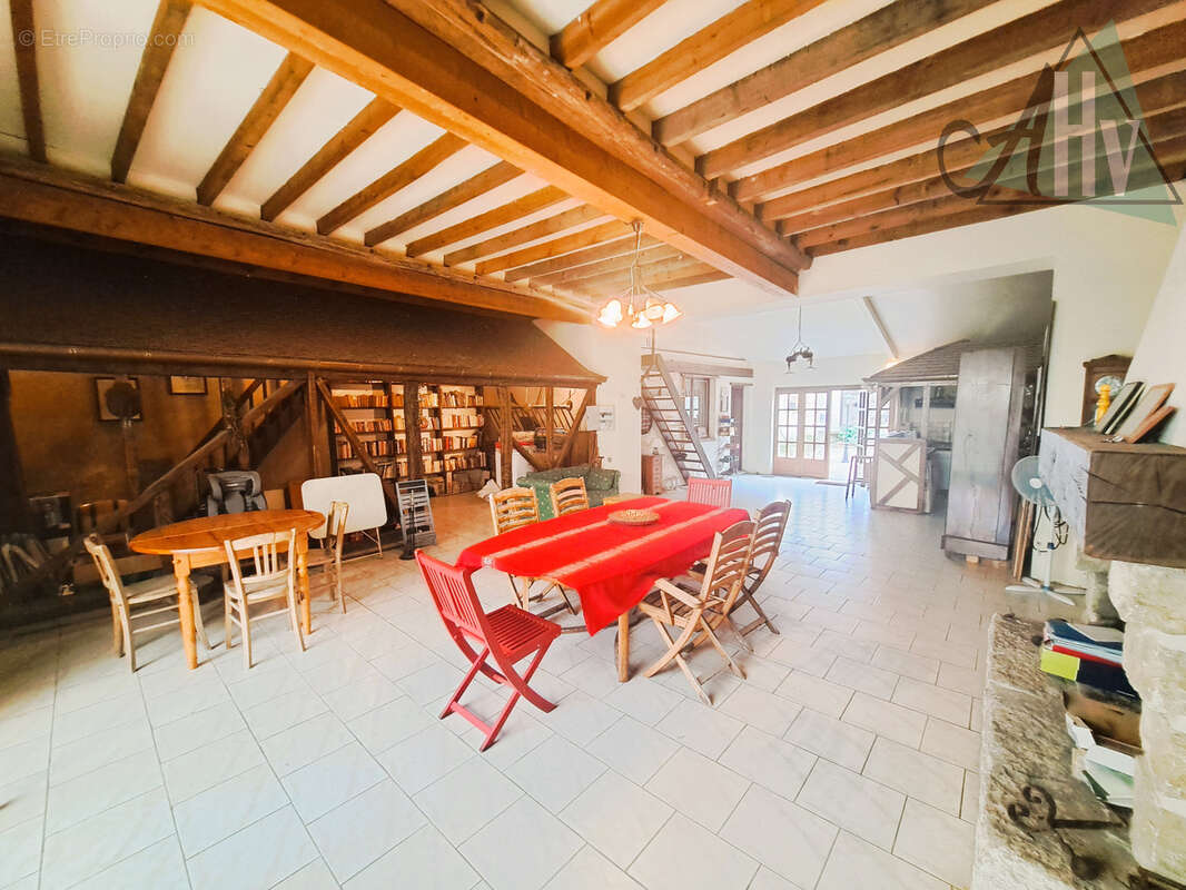 Maison à VILLENEUVE-LA-GUYARD