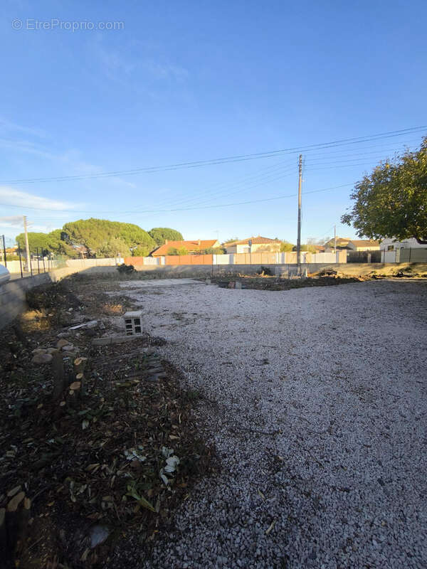 Terrain à SAUVIAN
