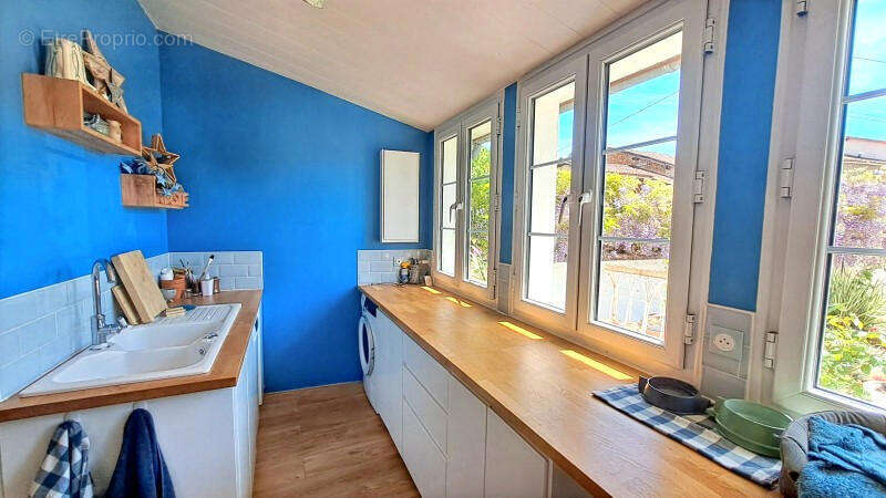 Charmante Maison, Jardin Paysager Style Méditerranéen, 4 Chambres, 2 Salles de Bains, Magasins Proche, Nieuil, Charente - photo 11