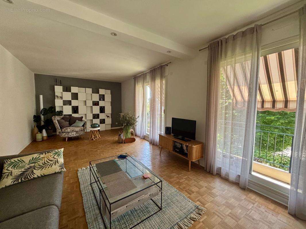 Coup de cœur assuré à Billère pour ce T3 lumineux, balcon,garage et cave - photo 2