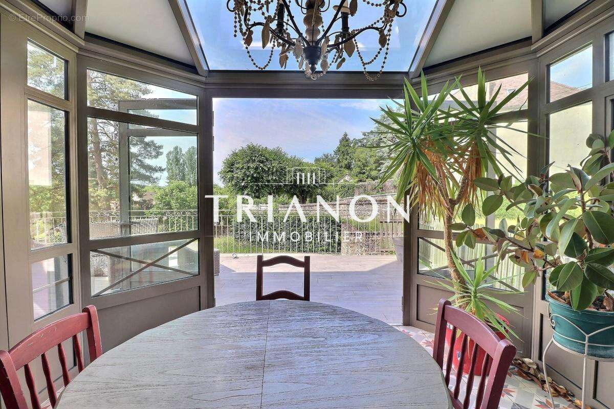 Maison bourgeoise de 245 m² avec  piscine, terrain 1.500 m² - photo 10
