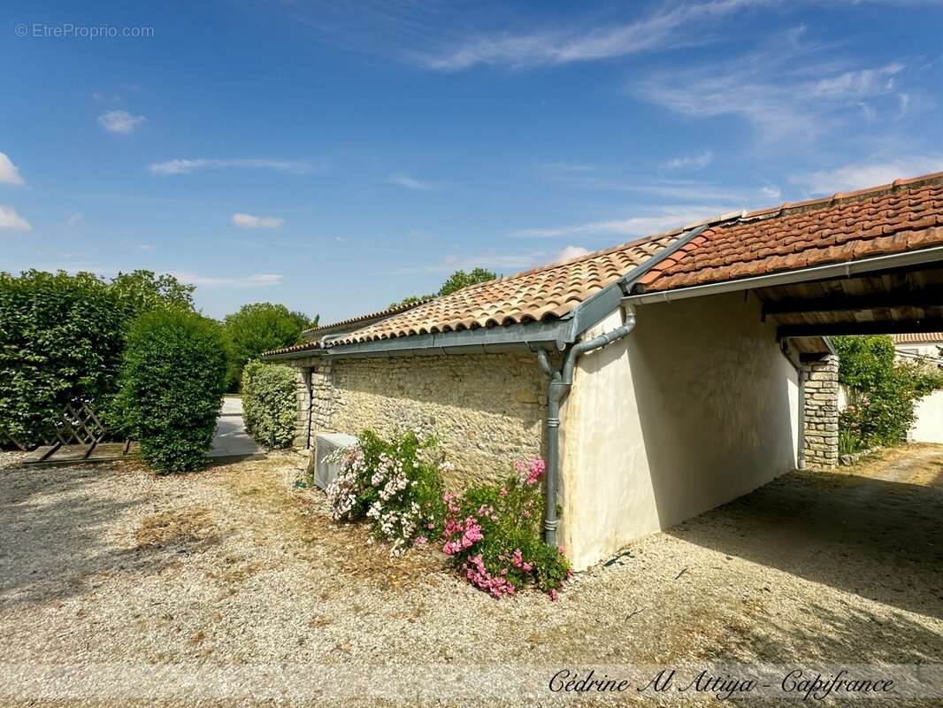 Propriété à vendre 318m2 habitables, 11 pièces, 7 chambres, parcelle de 1700m2 environ, jardin, garage, piscine, dépendances - photo 39
