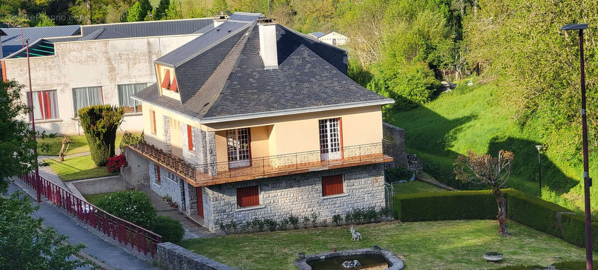 Maison à SALLES-CURAN