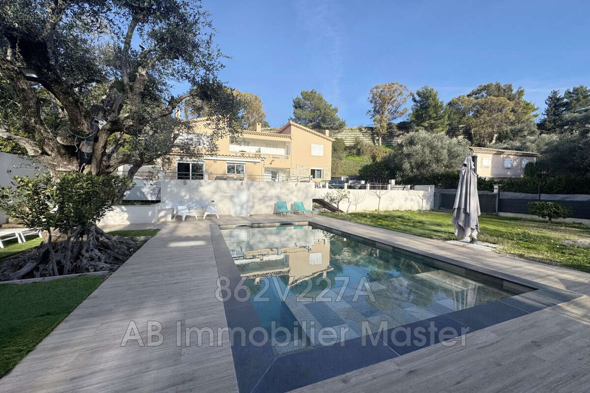 Appartement à MOUGINS