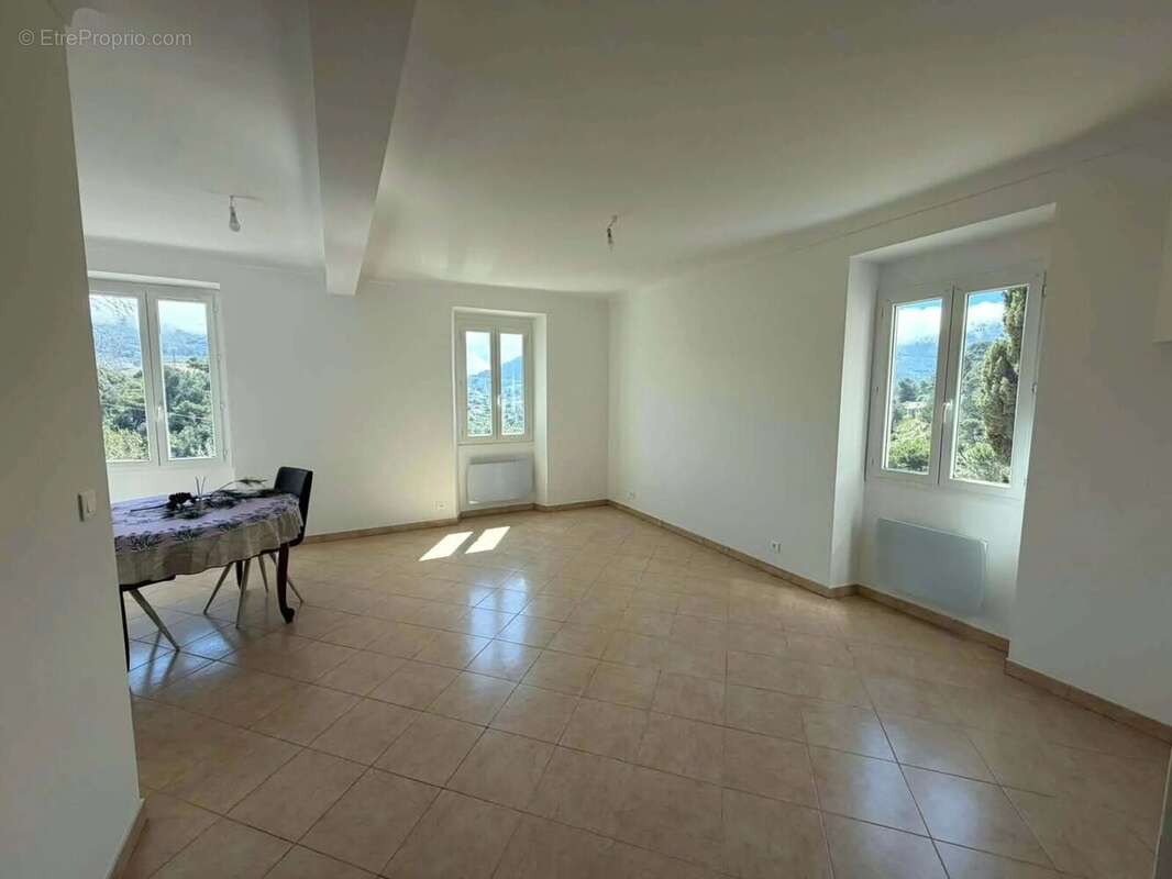 Appartement à LA TURBIE