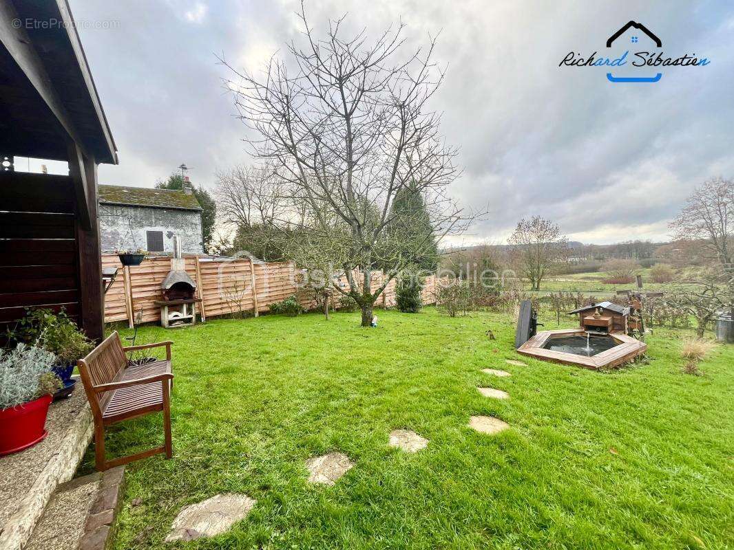 Maison à LAUNOIS-SUR-VENCE