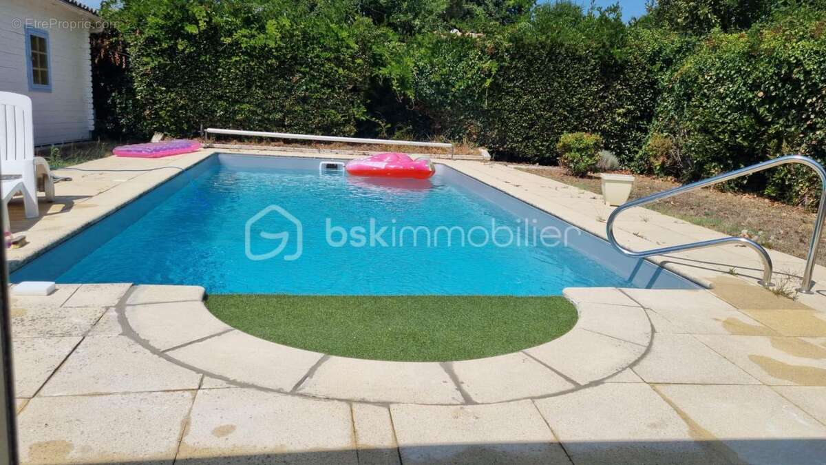 Plain-pied avec 3 chambres - Garage - Piscine - photo 3
