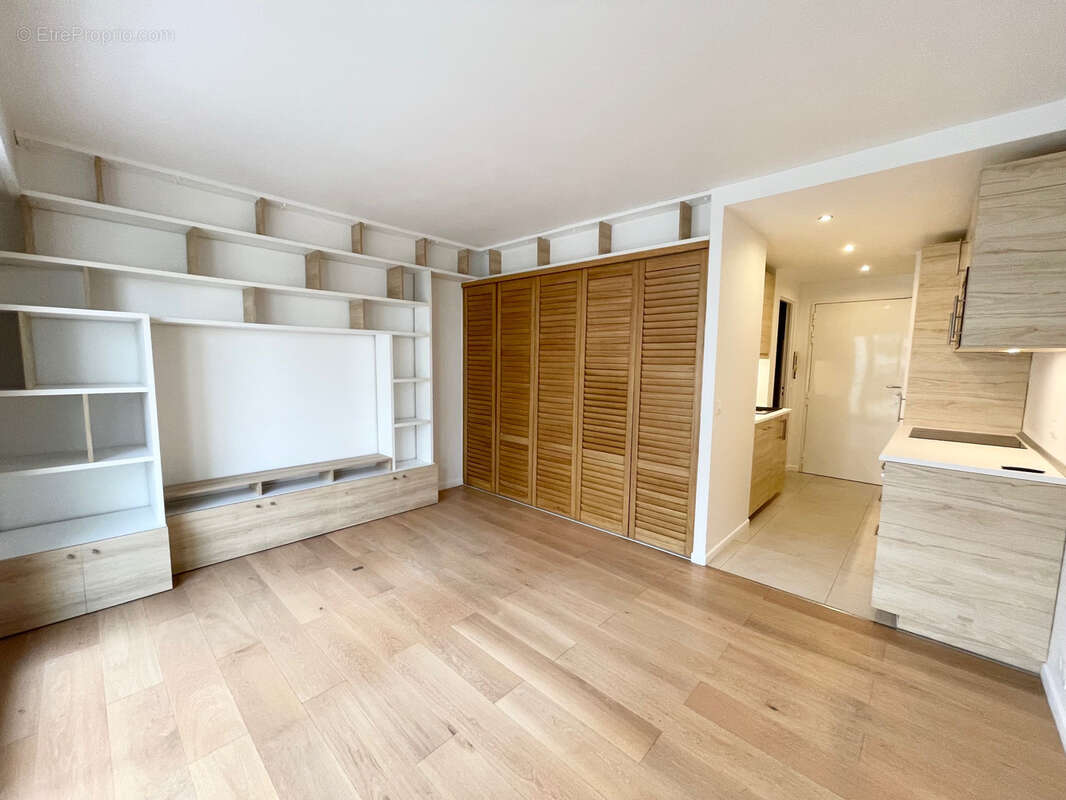 Appartement à NEUILLY-SUR-SEINE