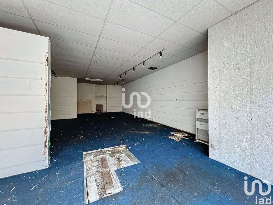 Photo 2 - Commerce à LA MOUILLE