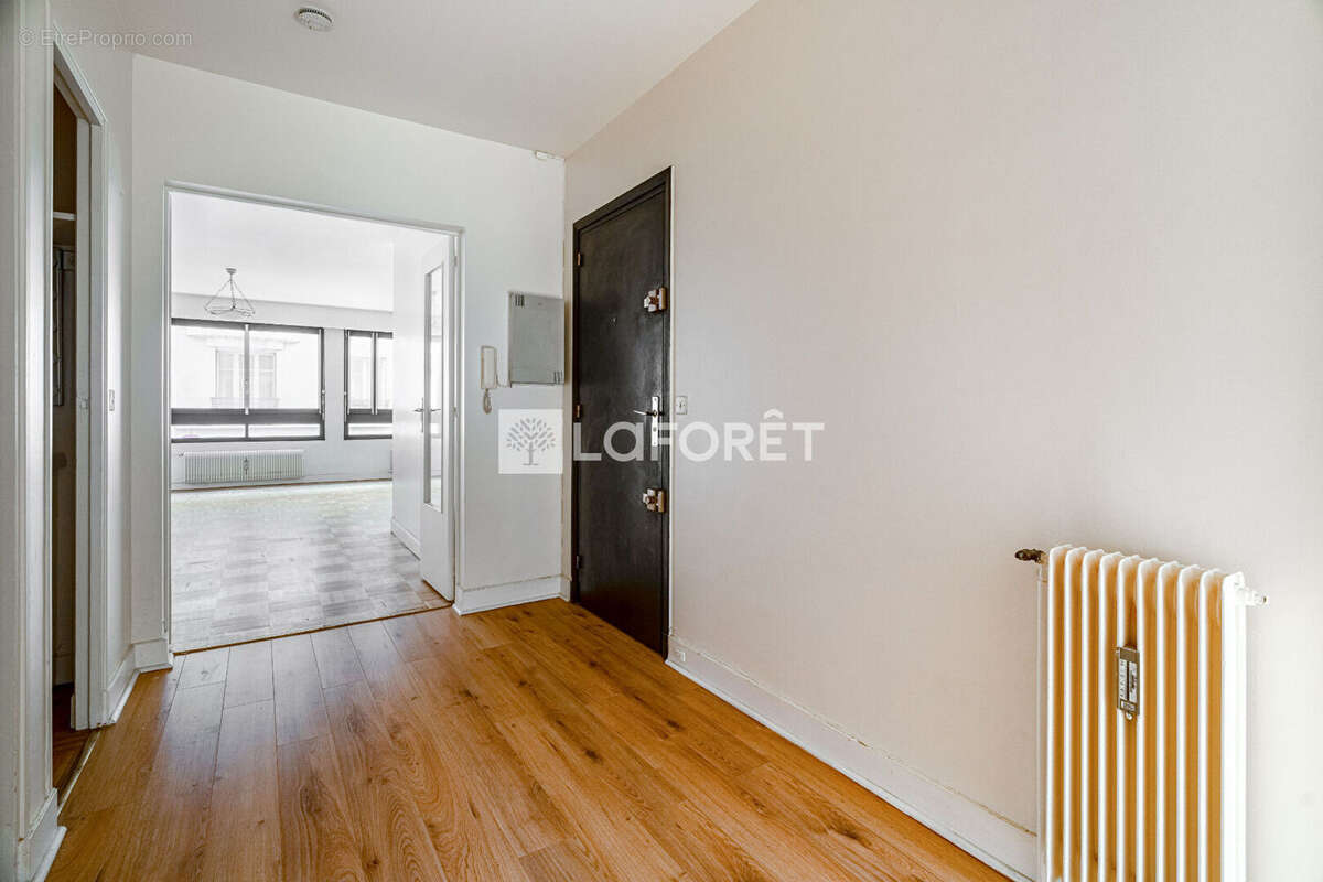 Appartement à PARIS-16E