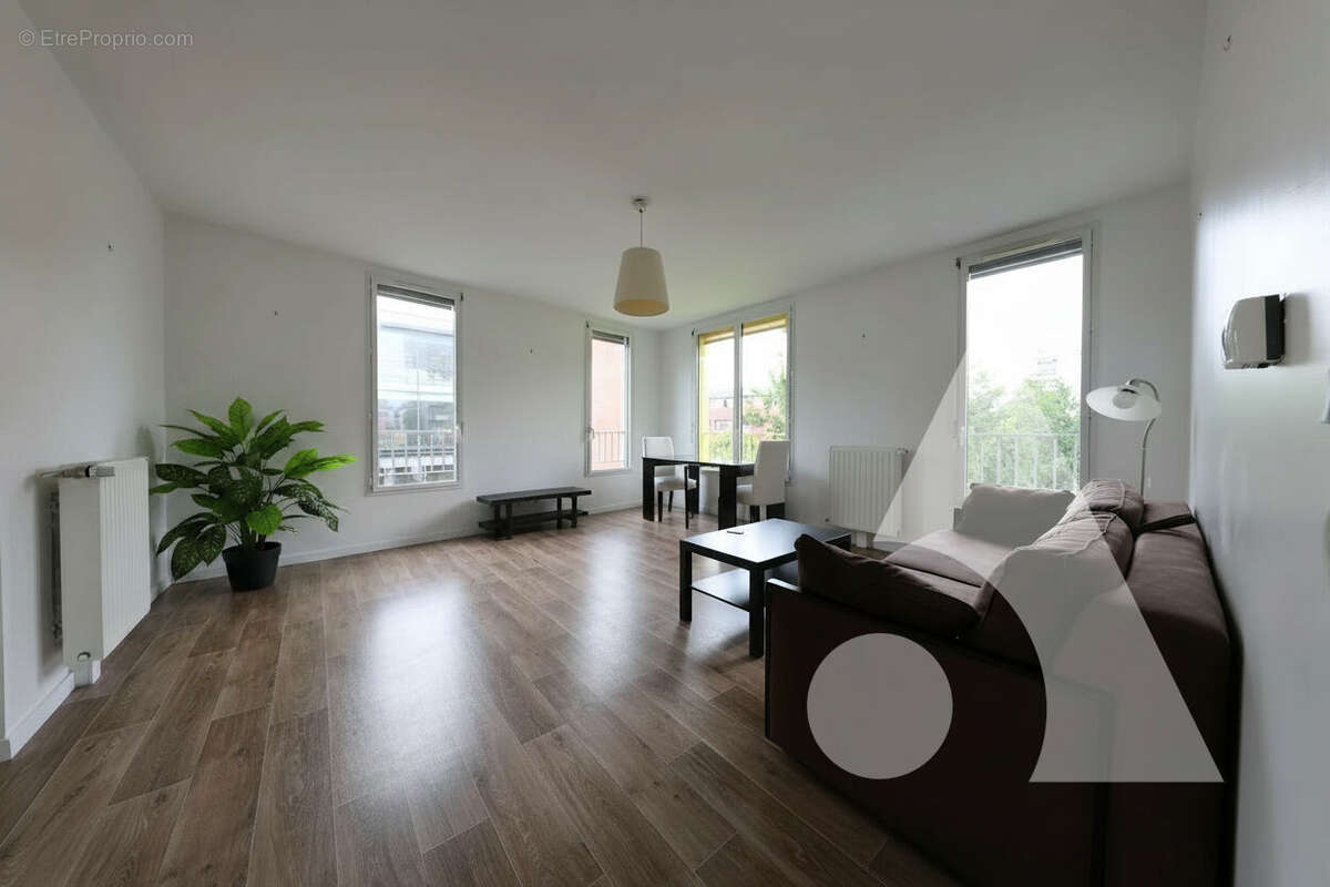 F2 avec balcon + Parking privé en Centre-ville - photo 2
