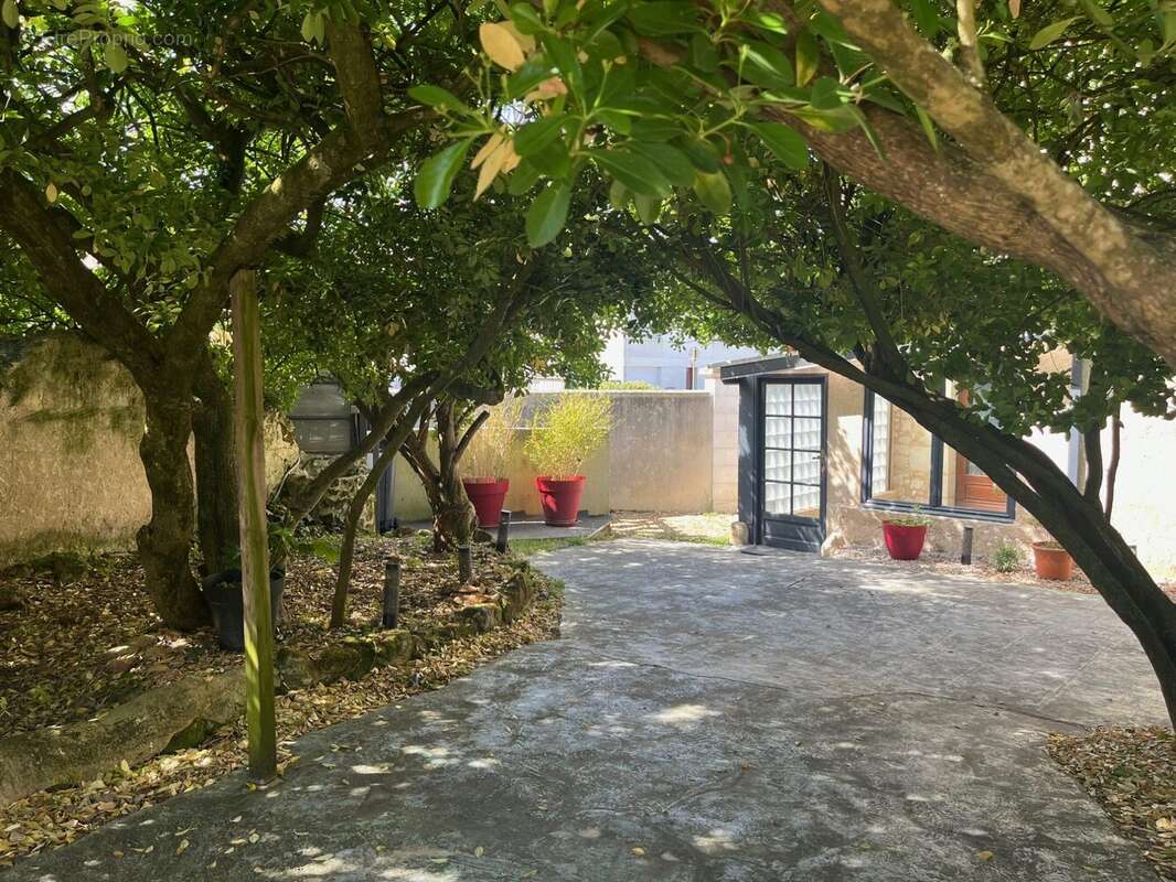 Maison à SAINT-CYR-EN-BOURG