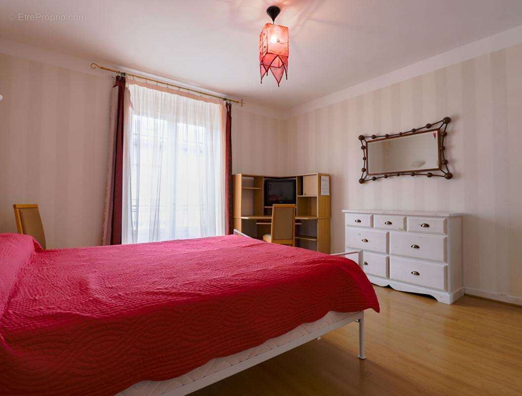 Maison de village rénovée avec jardin et fort potentiel locatif au coeur de Lacaune - photo 6