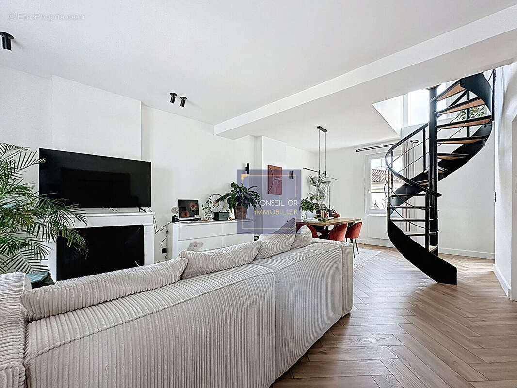 Appartement à SAINT-GENIS-LAVAL