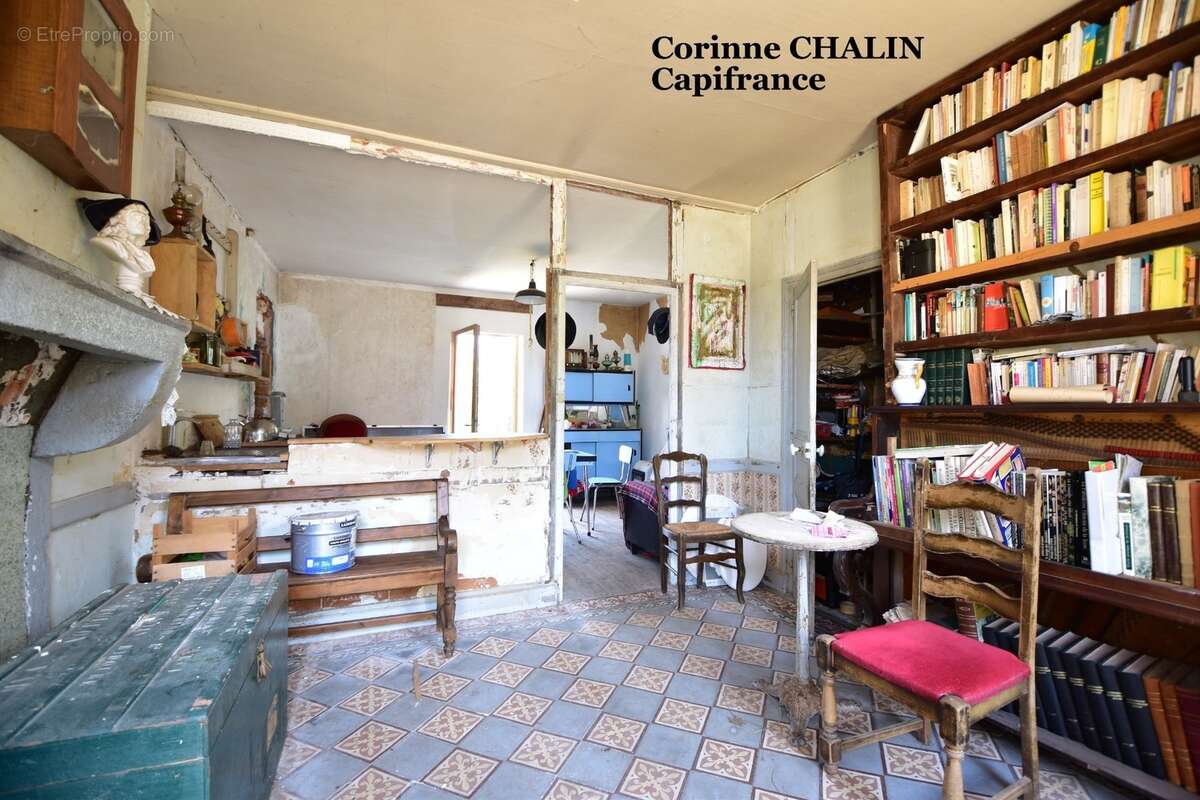 Maison à vendre 4 pièces sur 537m2 de terrain MONTCOMBROUX LES MINES (03) - photo 2