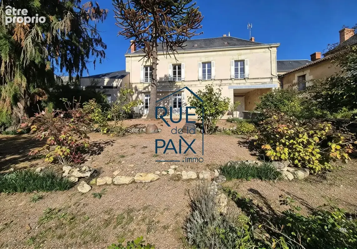 Maison 6 pièces 218 m² à vendre à Pas-De-Jeu (79100) - photo 1