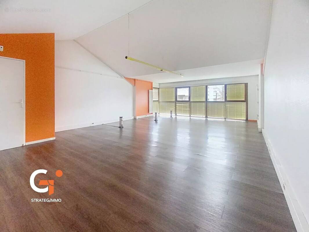 Commerce à SAINT-ETIENNE-DU-ROUVRAY