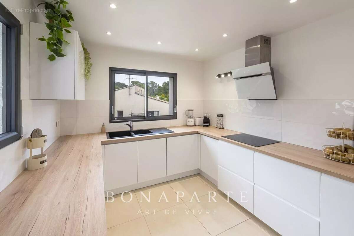 Villa contemporaine de 238m² avec studio, T2 indépendant, garage et piscine - photo 8
