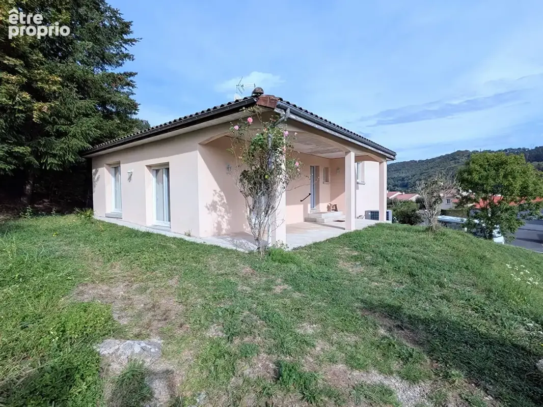 Maison - 3 chambres - 104m² habitables - 921m² de terrain - Demi sous-sol - photo 2